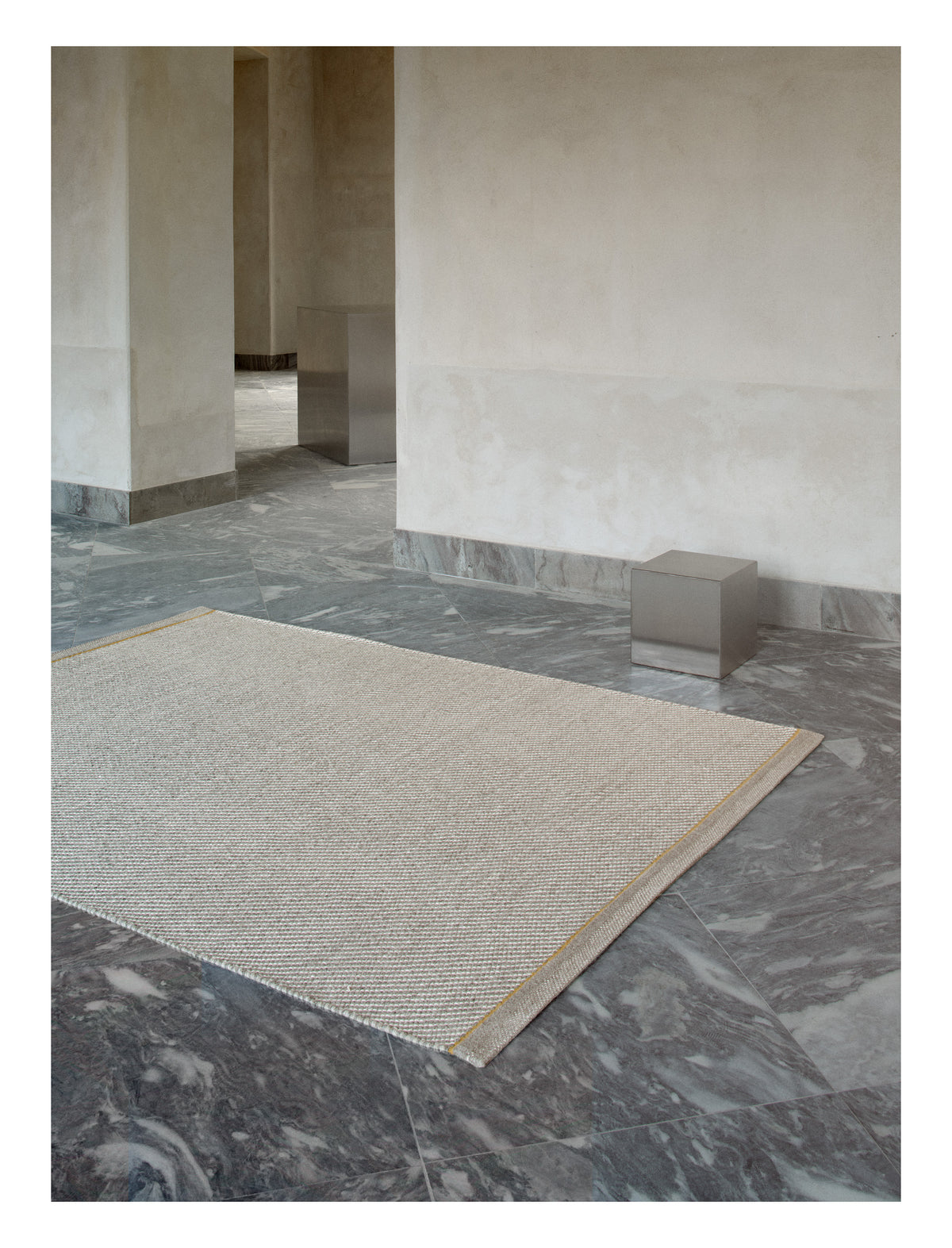 ラグ idee ウール100% LINIE DESIGN 140×200cm Linie Design's latest collection brings organic, flowing forms